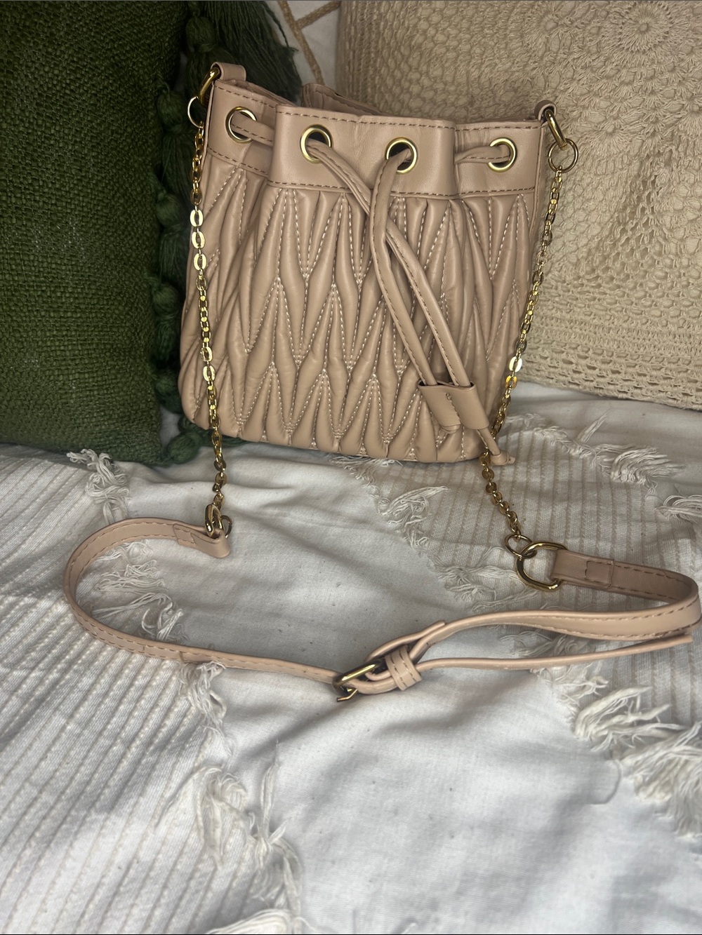 Quilted Drawstring Bucket Bag - Picture 4 of 6